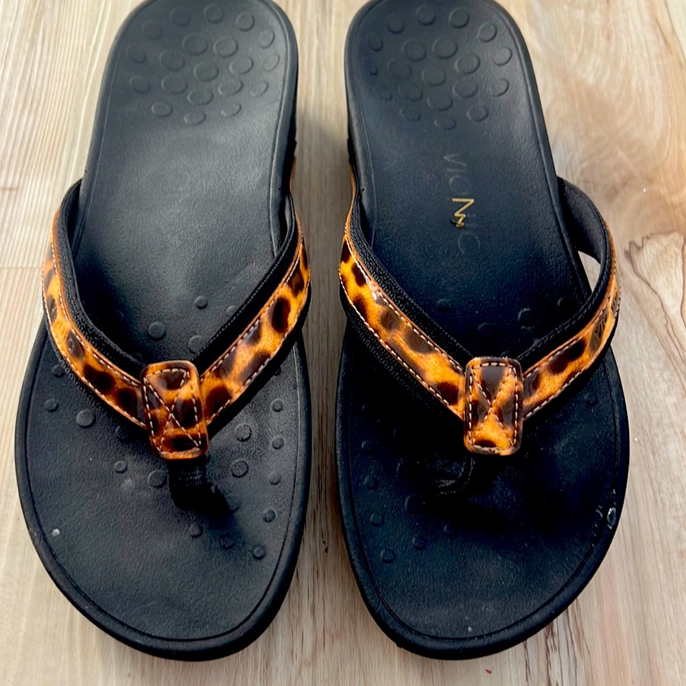 Vionic Leopard Sandals size 9 Hightide